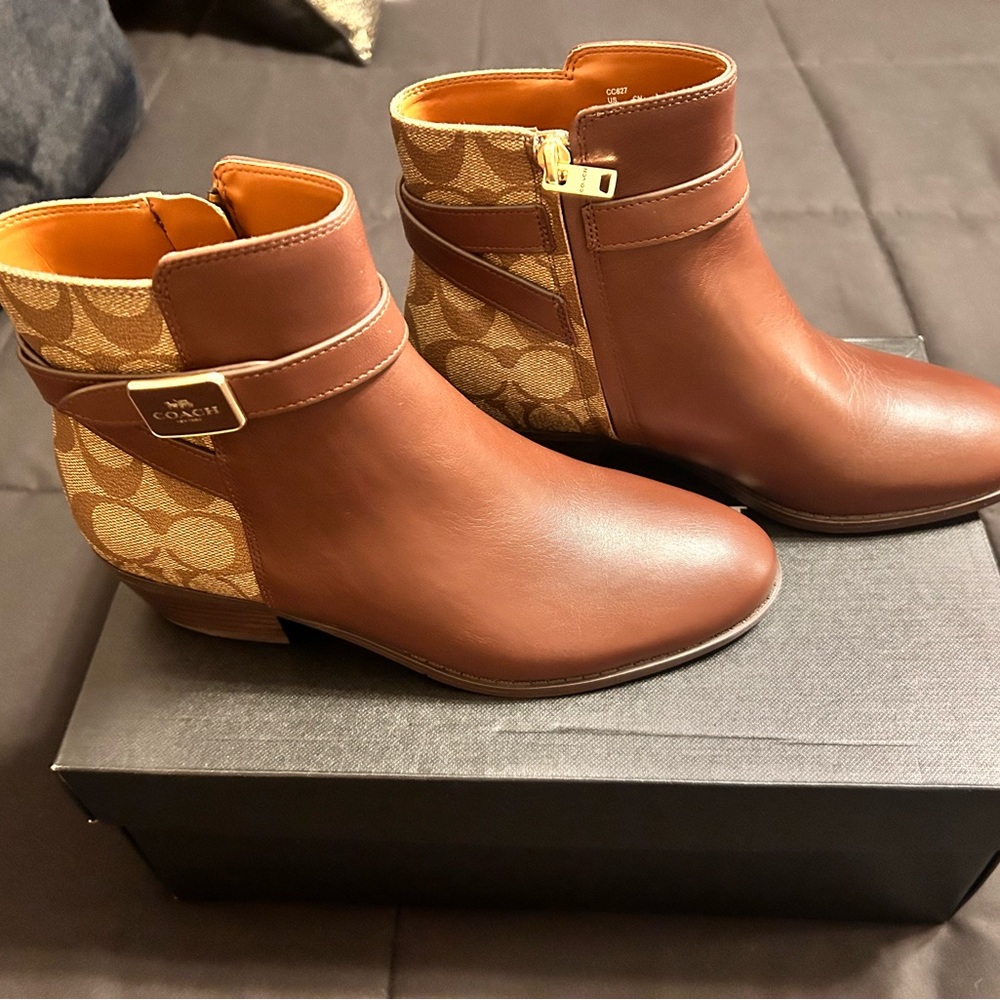 New Coach Walnut colored Dean-LTR Sig Booties Size 6